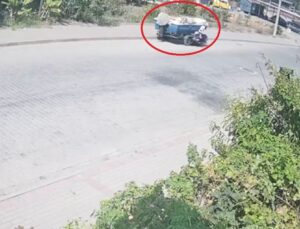 Tekne yüklü römorka çarpan motosikletli kaskı sayesinde hayatta kaldı