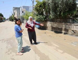 Üç günde ikinci kez su borusu patladı, mahalle sular altında kaldı