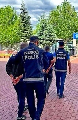 Uyuşturucu operasyonunda gözaltına alınan 2 kişi tutuklandı
