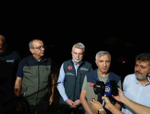 Vali Ünlüer: “Orman yangınını kısa sürede kontrol altına almak için elimizden geleni yapıyoruz”