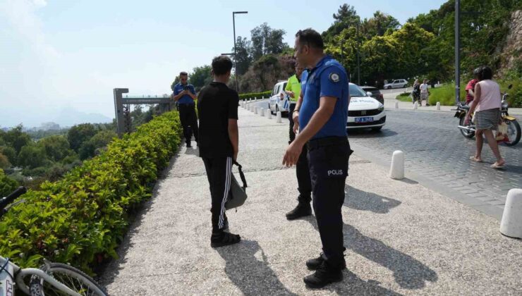 Virajı alamayan 2 çocuk bisikletle 5 metre yükseklikteki varyanttan çalılıklara düştü