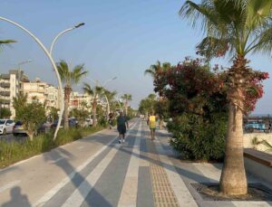 Yeni aldığı bisikletle şarkı söyleyerek denize gitti, çalınınca küfrederek yaya döndü