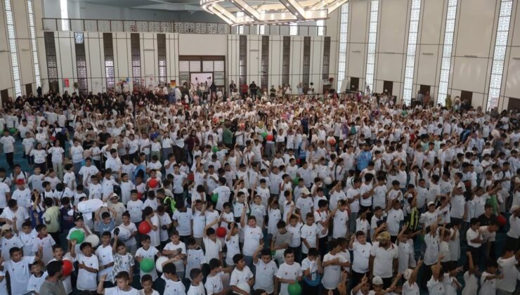 Hatay’da 1500 kuran kursu öğrencisi camide buluştu