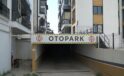 Isparta’da sitenin otoparkındaki araçlara zarar veren kişi güvenlik kamerasında