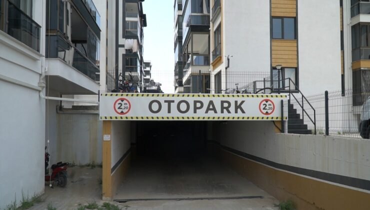 Isparta’da sitenin otoparkındaki araçlara zarar veren kişi güvenlik kamerasında