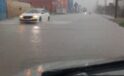 Kuraklığın etkisini hissettirdiği Hatay’da etkili olan sağanak yağmur yolları göle çevirdi