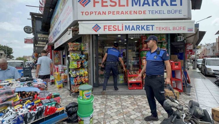 Tarsus’ta kaldırımları işgal eden tezgahlar kaldırıldı